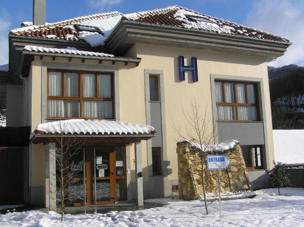 Hotel Santa Cristina Pola de Lena Exteriör bild