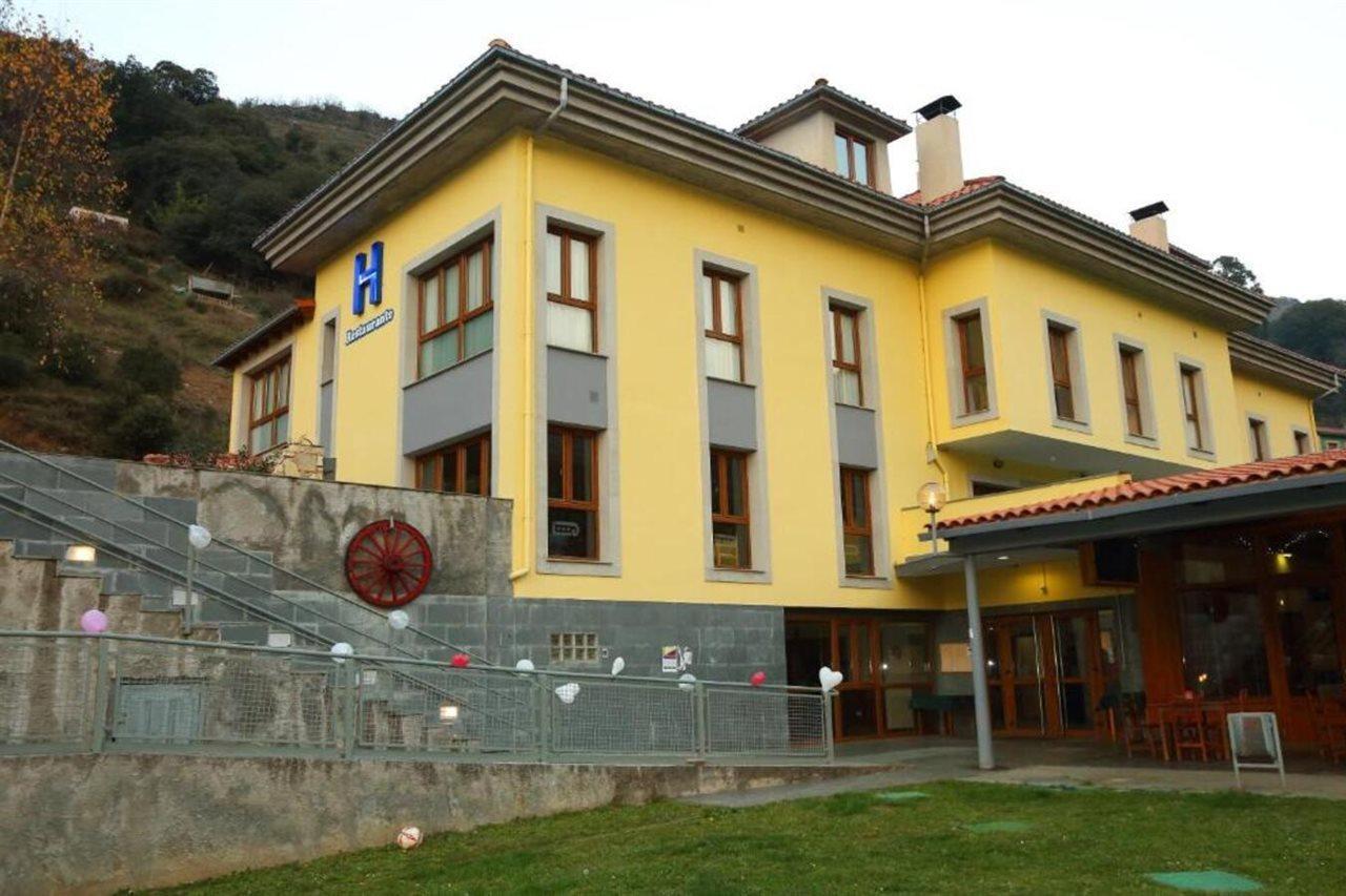 Hotel Santa Cristina Pola de Lena Exteriör bild