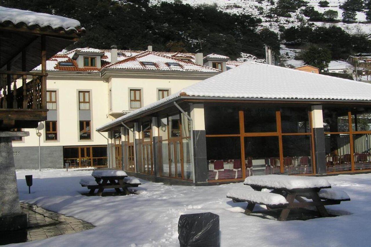 Hotel Santa Cristina Pola de Lena Exteriör bild