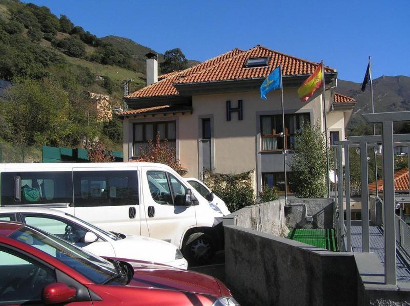 Hotel Santa Cristina Pola de Lena Exteriör bild